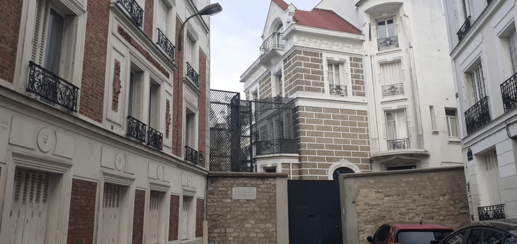 Cette image a un attribut alt vide ; le nom du fichier est montmartre-11.png