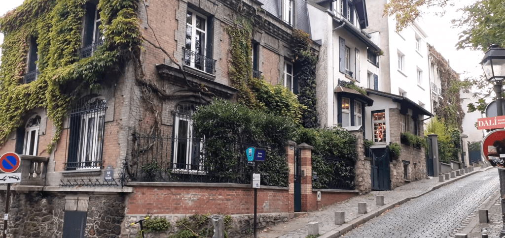 Cette image a un attribut alt vide ; le nom du fichier est montmartre-5.png